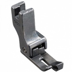 Лапка CR для отделочных строчек подпружиненная с правым компенсатором  Лапка CR для отделочных строчек подпружиненная с правым компенсатором