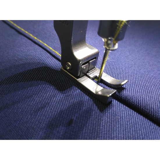 Лапка CL для отделочных строчек подпружиненная с левым компенсатором 