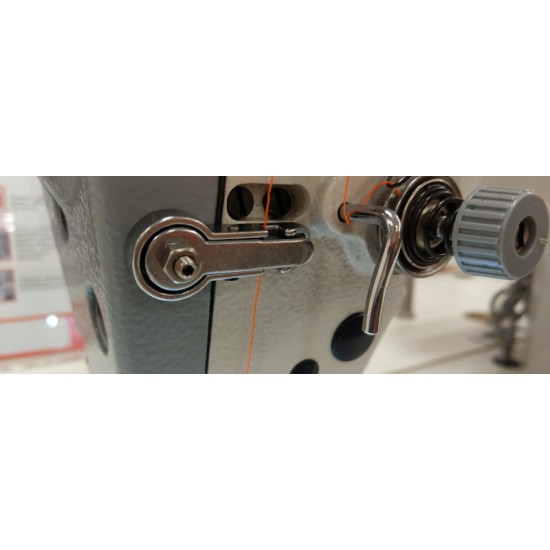 Промышленная швейная машина  SIRUBA DL7200-NM1-16 с игольным транспортом на китайском столе